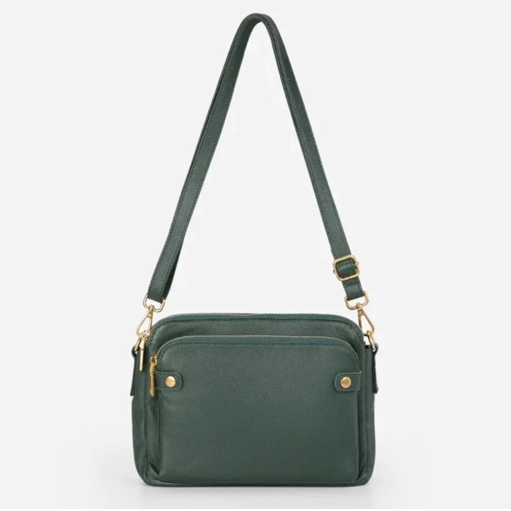 NWOT VEGAN Emerald Green Crossbody Bag. Versatile, Abundant pockets, Walk